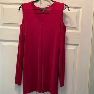 The Limited long sleeves shirt, out shoulders in fucsia, size M petite in Rayon